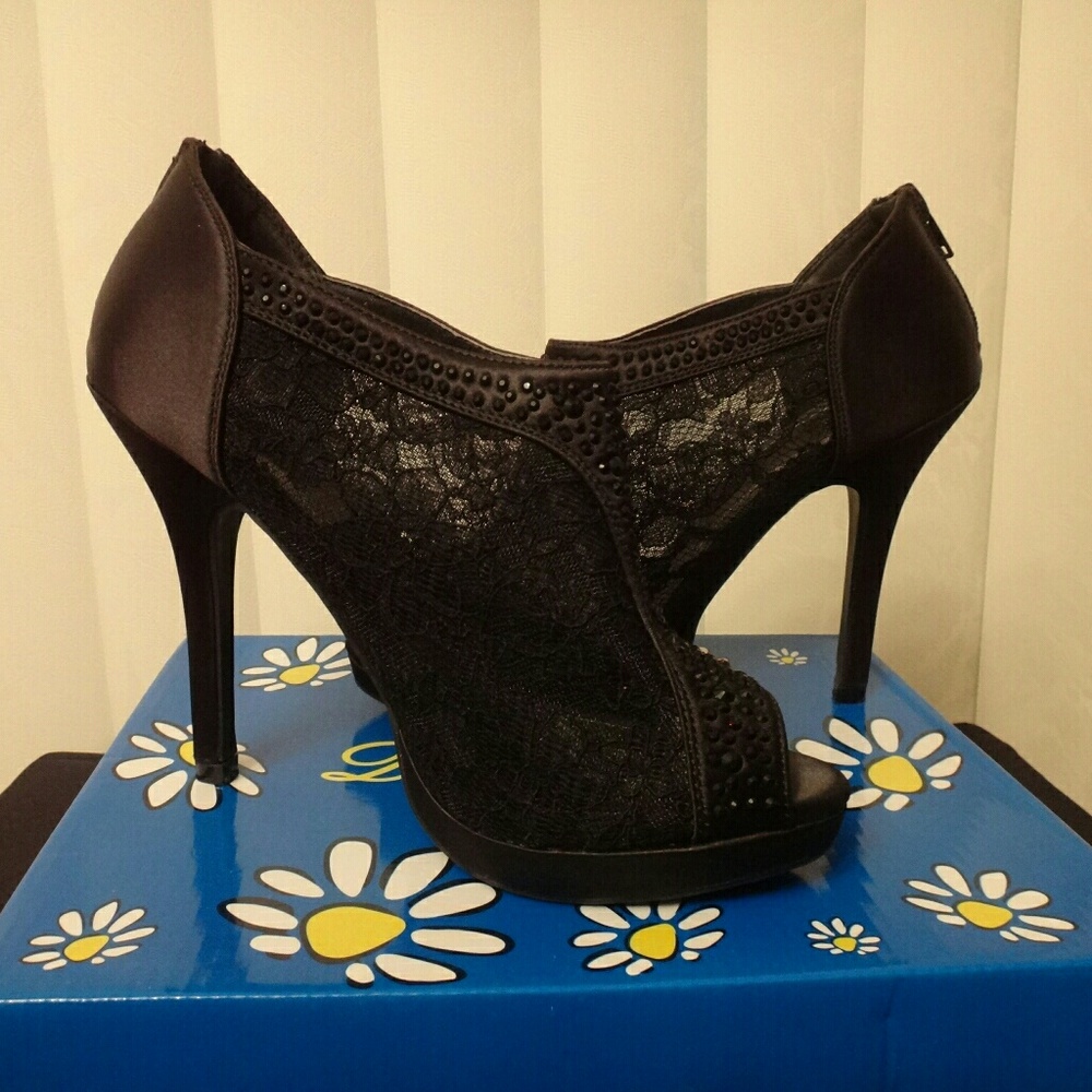 Black Sparkle Beauties